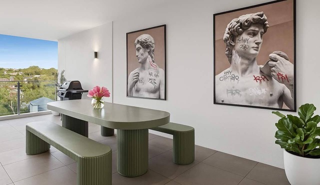 Lake View Art Apt | Walk to Beach in Avoca Beach