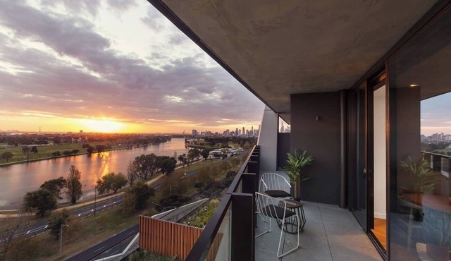Lakeside Five star Comfort w Uninterrupted Views in Saint Kilda