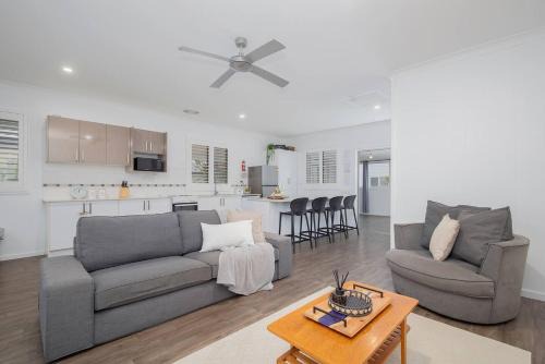 Lakeview Haven - Laid-back Days by Pelican Foreshore