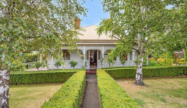 `Landport` Charming Historic Home, Modern Comforts