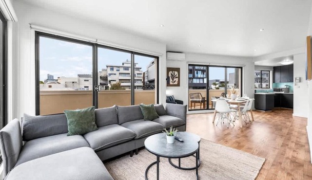 LaneStay - 3B2B Bright Apartment with Free Parking