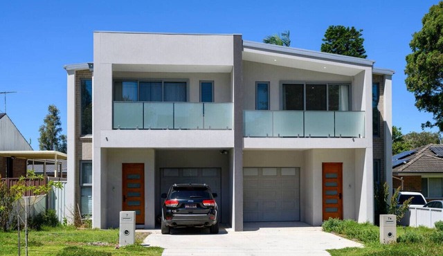 Large Family-Friendly House｜Central Riverwood Stay