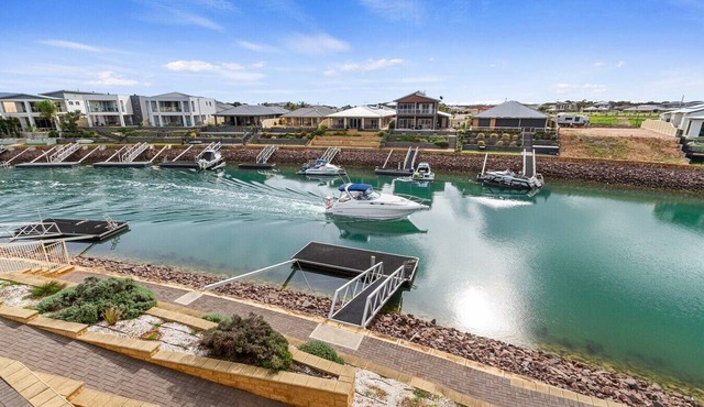 Latitude 39 - Luxury Home on the Wallaroo Marina in Wallaroo
