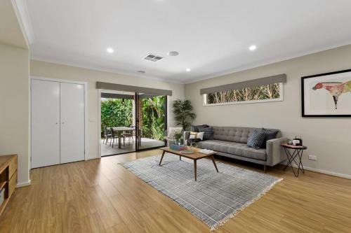 Lavish Modern Home - 10mins to Torquay & Geelong