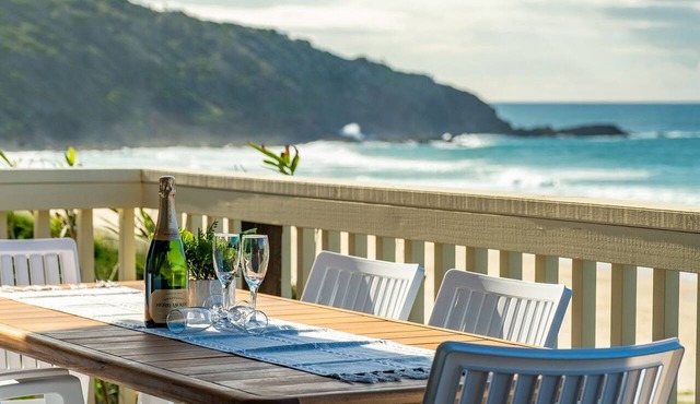 Lawsons at Blueys - A perfectly positioned pet friendly home next to the ocean
