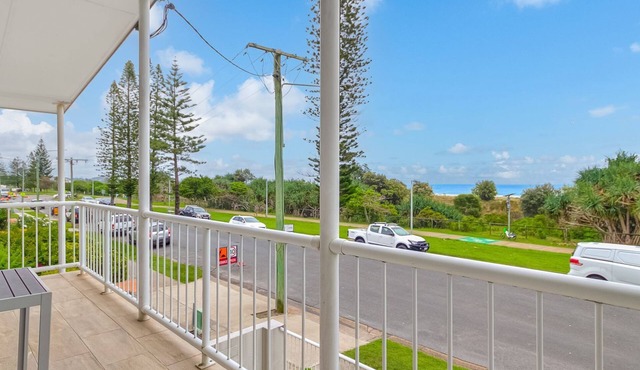 Legacy 3 - Bilinga/North Kirra Beachfront - Min. 3 Night Stays!