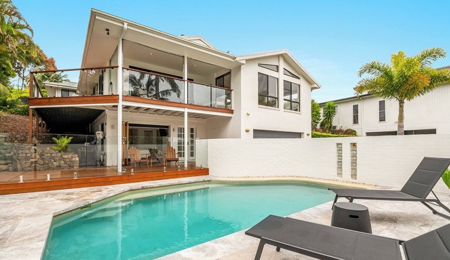 Lennox Hills - Poolside