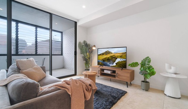 Light-Filled Homey 2BR Free Parking in Marrickville