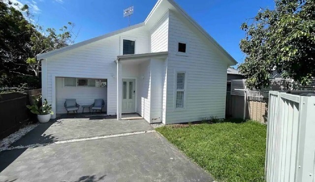 Light filled retreat in New Lambton