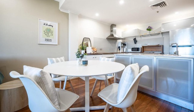 Light Resort Style Haven in Darling Harbour in Sydney