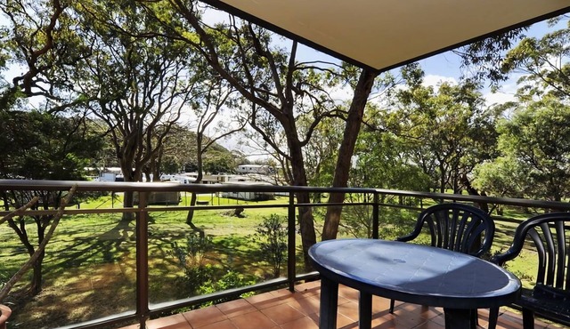 Light & spacious overlooking parkland
