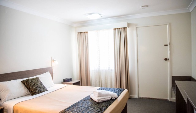 Lilac City Motor Inn Standard Queen Room 1