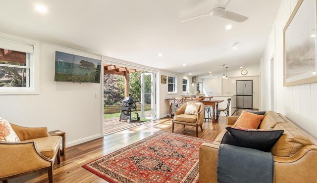 Lime Tree Cottage - Pet Friendly Paradise - Holiday Yamba