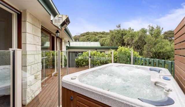 LIMESTONE BEACH COTTAGE | 4 BEDROOMS | 3 BATHROOMS |HOT TUB SPA | BLAIRGOWRIE in Blairgowrie