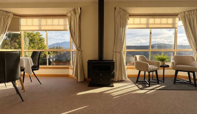 Lindisfarne Loft Near CBD