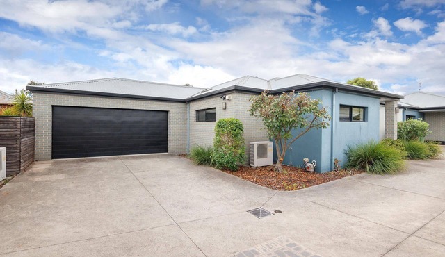 Little Palace on Buckingham - Private and quiet two bedroom, two bathroom apartment