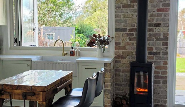 Little Possum Retreat | Spa, Fire, Pet Friendly & Walkable
