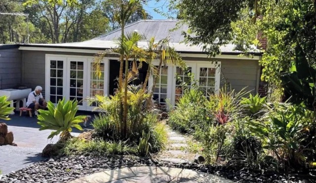 Little Sunshine Cottage - Sunflower Room (Hosted)