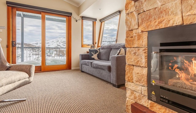 Lodge Chalet 15 - This two storey apartment offers three bedrooms