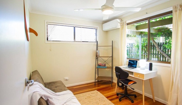 Long stays welcome. Pet friendly. Boat parking in Mount Coolum