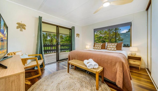 Lorraine's Beach house - 3 mins walk to beach