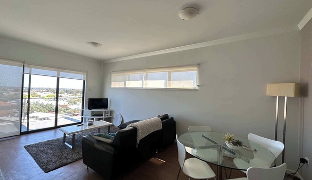Lovely 2BR Apartment in West Perth with Parking!