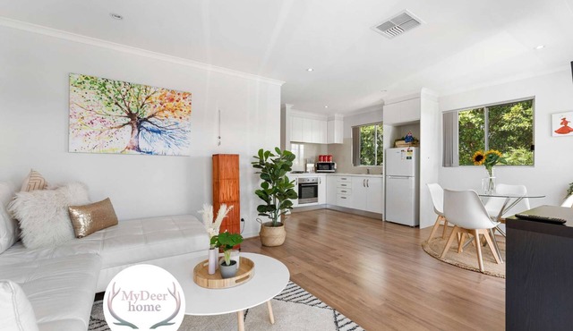 Lovely 2BR Unit/WiFi/Parking/SA Aquatic Centre