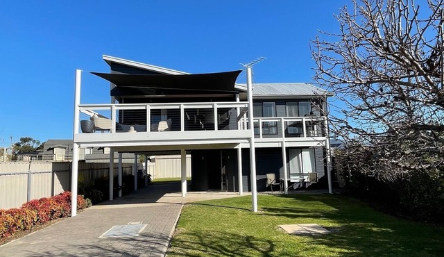 Lovely 4 bedroom Holiday Home