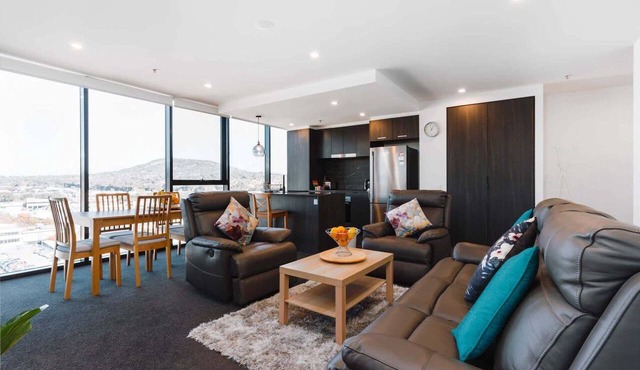 Lovely Sunny 2-bedroom Apartment with Pool and Gym