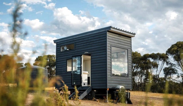 Lovely Tiny House with Barbecue in Maiden Gully, Victoria in Maiden Gully
