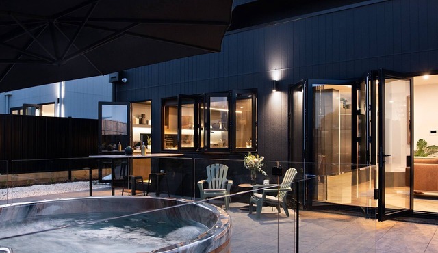 Lux on Max- stunning design, amazing views in Daylesford
