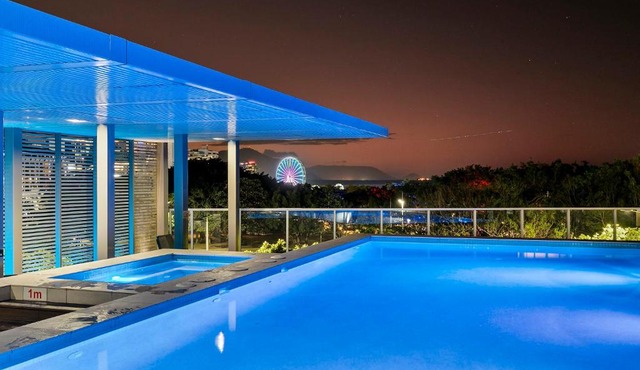 Lux Waterfront at Harbour Lights, prime location, Pool, Gym, Sauna in Cairns