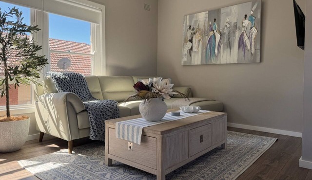 Luxe 2BR Unit - Pet Friendly - Walk To Beach - CBD