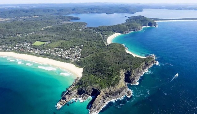 Luxe Beach House - Boomerang Beach (3hrs from SYD)nPet & Family Friendly House