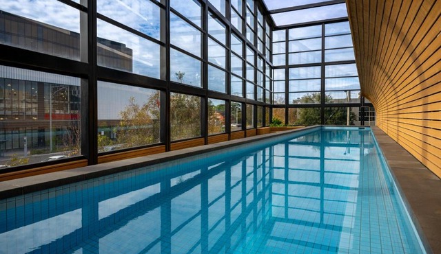 Luxe Modern I OPP Westfield I Pool I Gym I CarPark in Doncaster