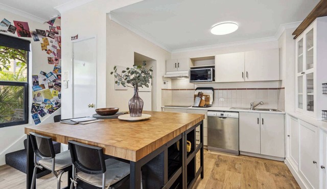 Luxe Northbridge Townhouse: 3 Bed, 2 Bath, Pool & Free PRK in Northbridge