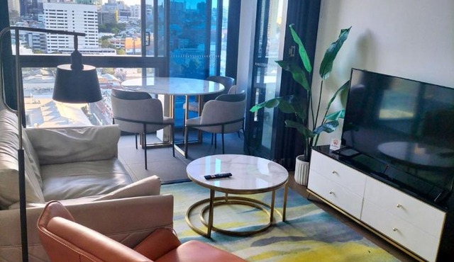 Luxe-Valley 2BR 2Bath Infinity Pool in Brisbane
