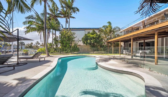 Luxe Waterfront Home: Pool, Pontoon w Ocean Access