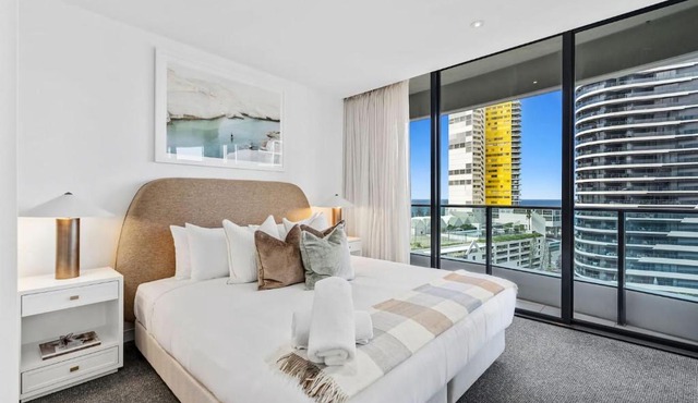 Luxurious 2-Bed Designer Retreat at Oracle Resort