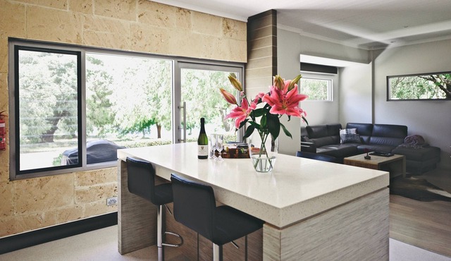 Luxurious 2 bedroom, 1 bathroom self contained limestone villa, with a hot spa. in Bramley