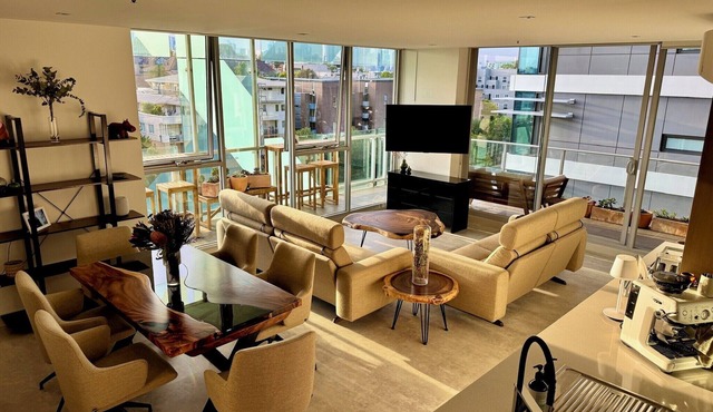 Luxurious, modern, amongst it all in South Yarra