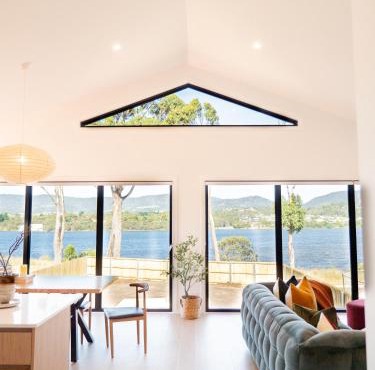 Luxurious Waterfront home in the North of Hobart