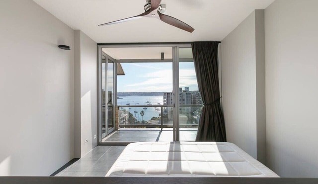 Luxury 1 Bedroom Apt with Harbour Views & Parking
