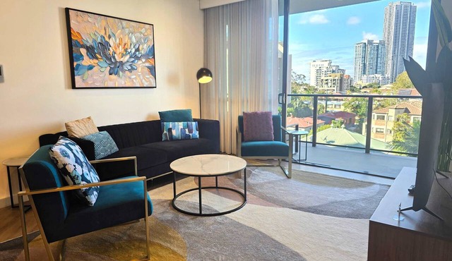 Luxury 2BD Apt | Rooftop Pool & Spa | Southport in Southport