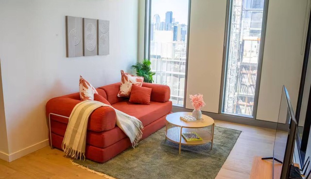 Luxury 2BR | City Views | Heated Pool | Southbank