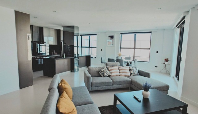 Luxury 3BR Penthouse w Parking | Darling Harbour | ICC in Ultimo