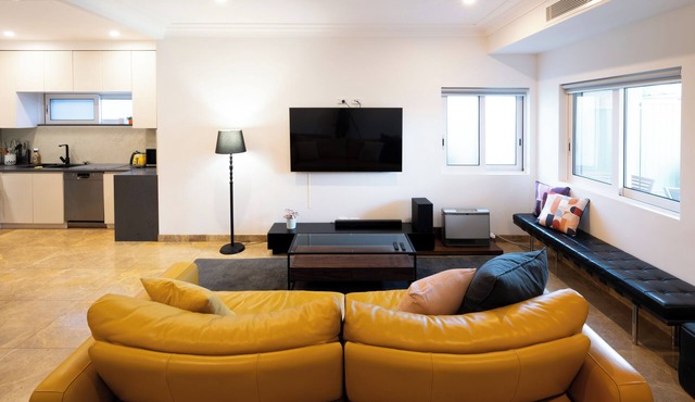Luxury 4-Bed Family Home Near Sydney Airport & CBD