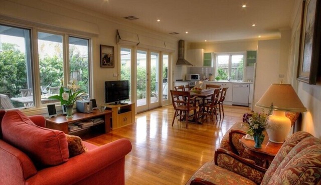 Luxury Accessible Garden Retreat Near Beaches, Golf & Wineries in Point Lonsdale