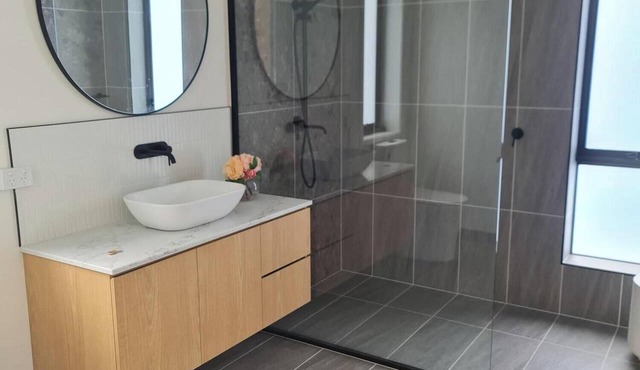 Luxury Accommodation in Tasmania's Highlands | Modern Retreat with Mountain View