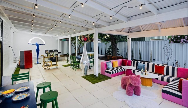 Luxury Glam Pool Retreat Near Glenelg Beach-sleeps 10